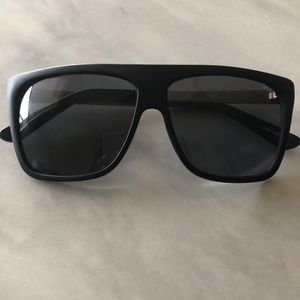 QUAY OTL II in matte black color